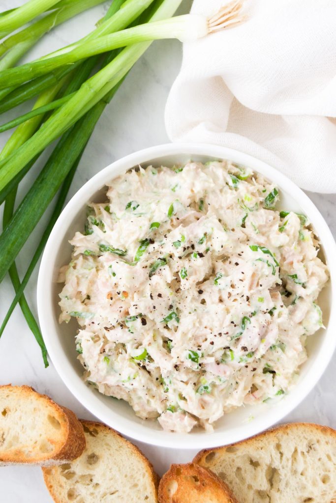A bowl of canned tuna dip (Pastinha de Atum) with scallions and toasted bread