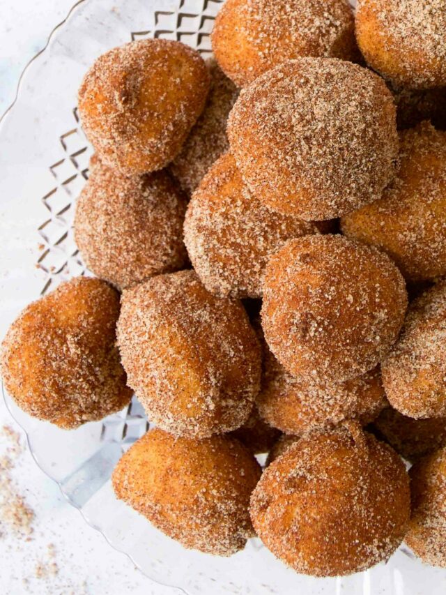 Brazilian Funnel Cake Balls: Sweet Cinnamon-Coated Treat!